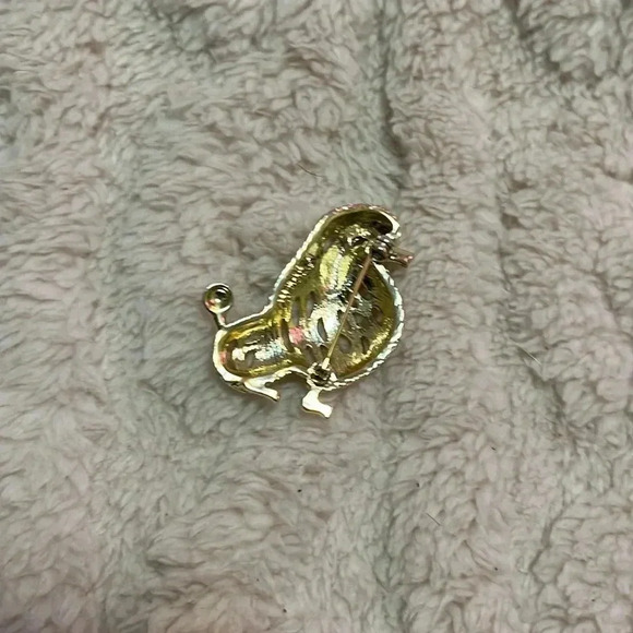 Vintage 1970 Sarah Coventry “Suzette” Gold Sitting Poodle Brooch. - Picture 2 of 3